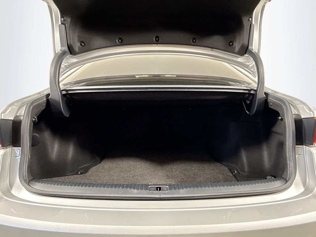 Thumbnail: 2017 Lexus IS - 28