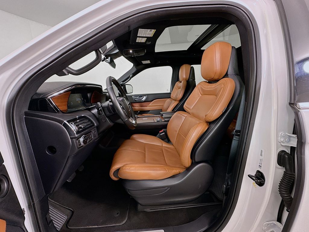 Thumbnail: 2020 Lincoln Navigator - 22