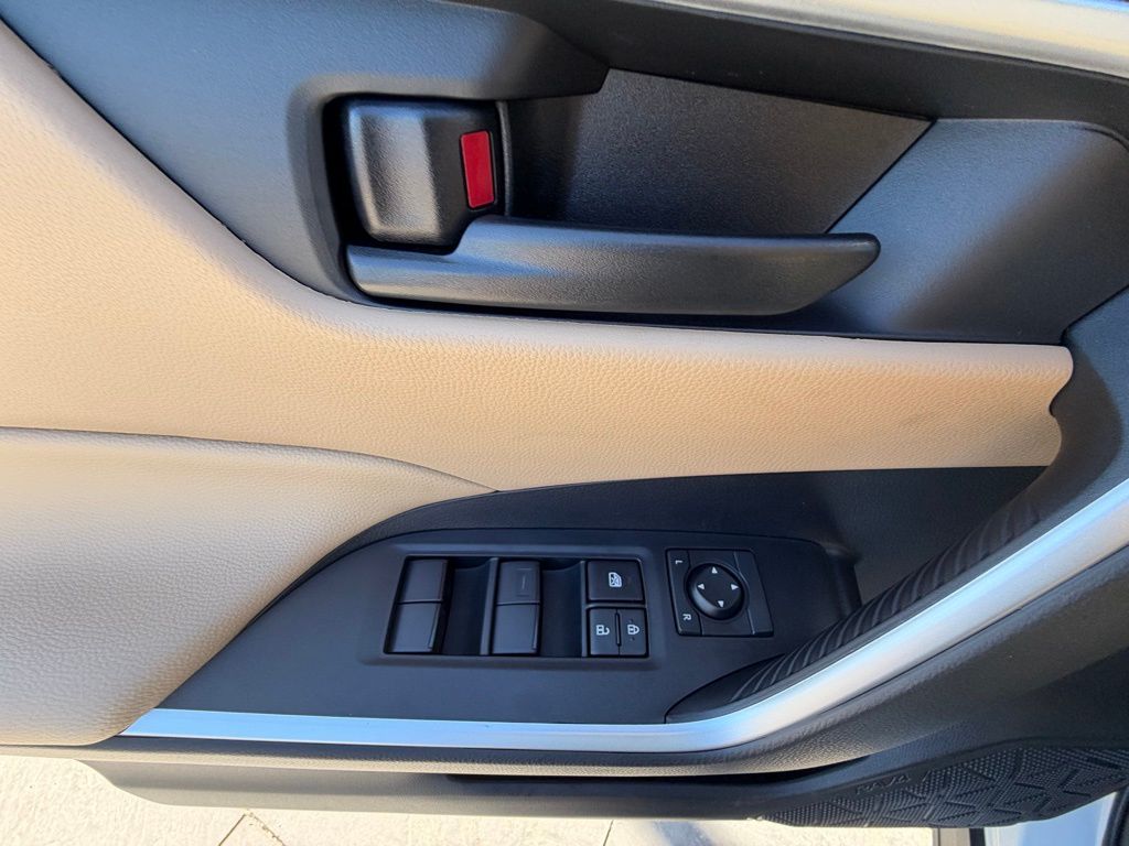 Thumbnail: 2025 Toyota RAV4 - 22