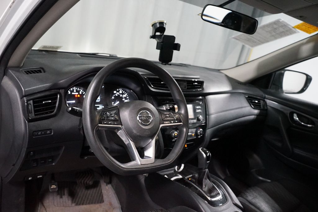 Thumbnail: 2017 Nissan Rogue - 7