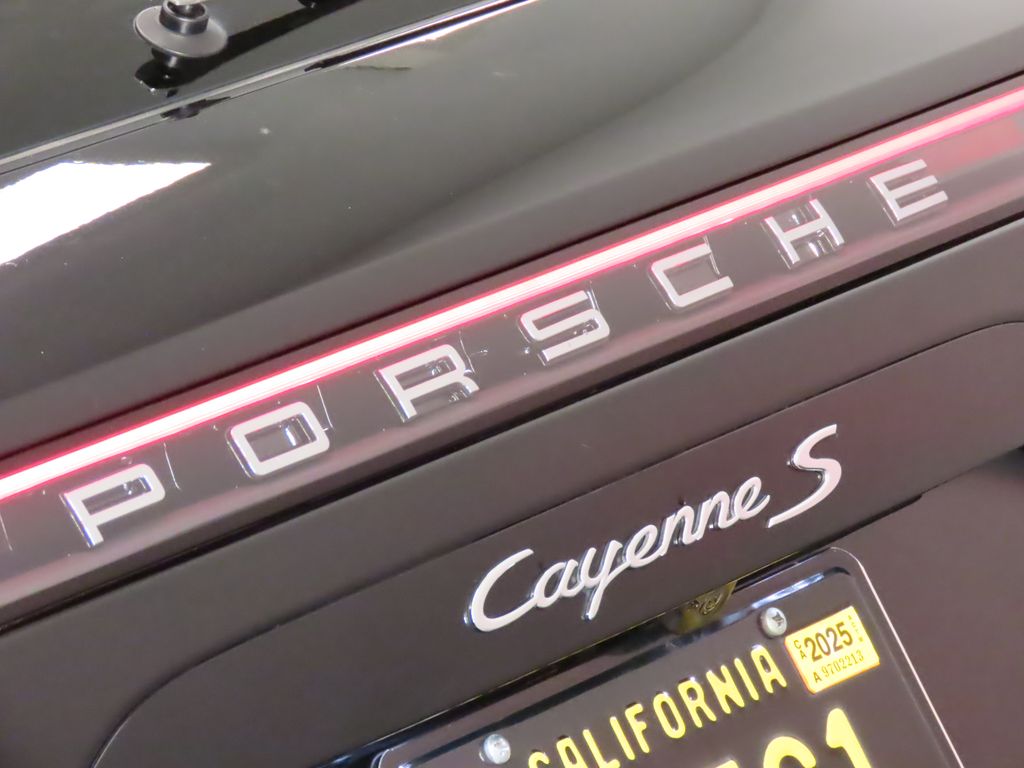 Thumbnail: 2021 Porsche Cayenne - 12