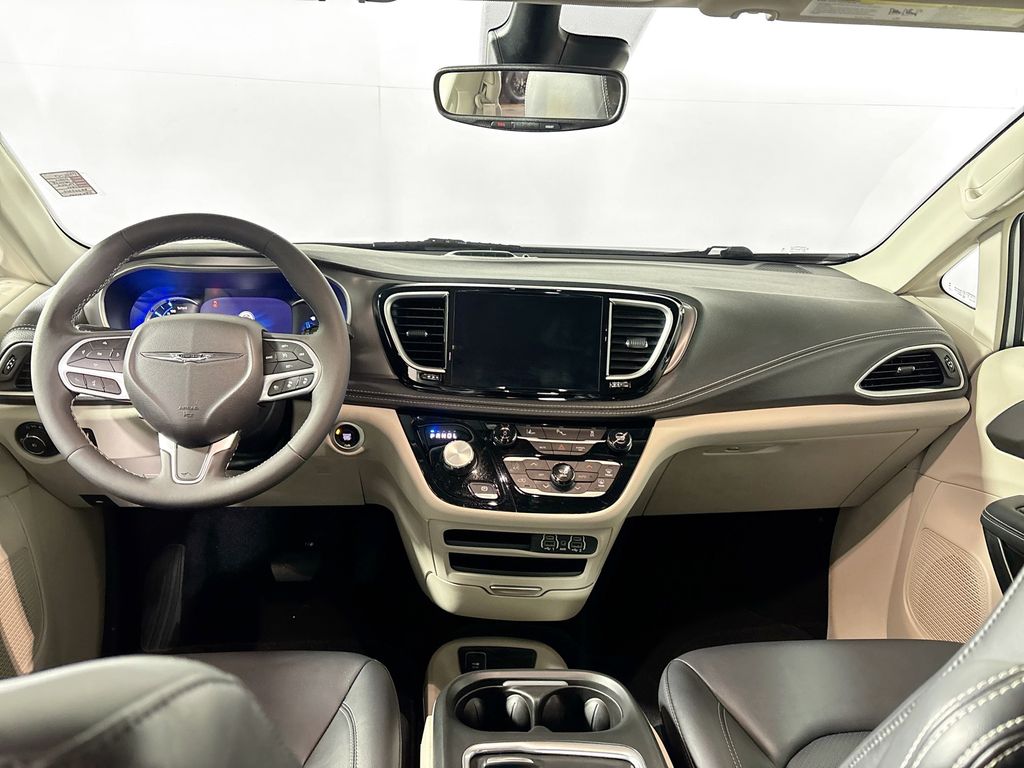 2024 Chrysler Pacifica Hybrid Select