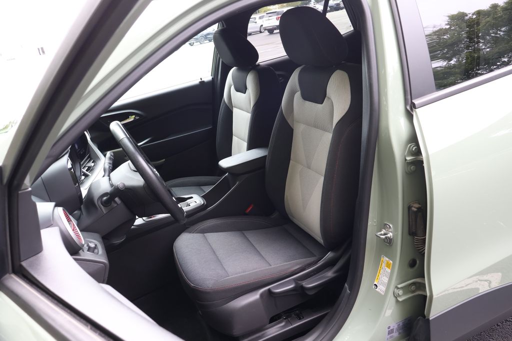 Thumbnail: 2024 Chevrolet Trax - 32