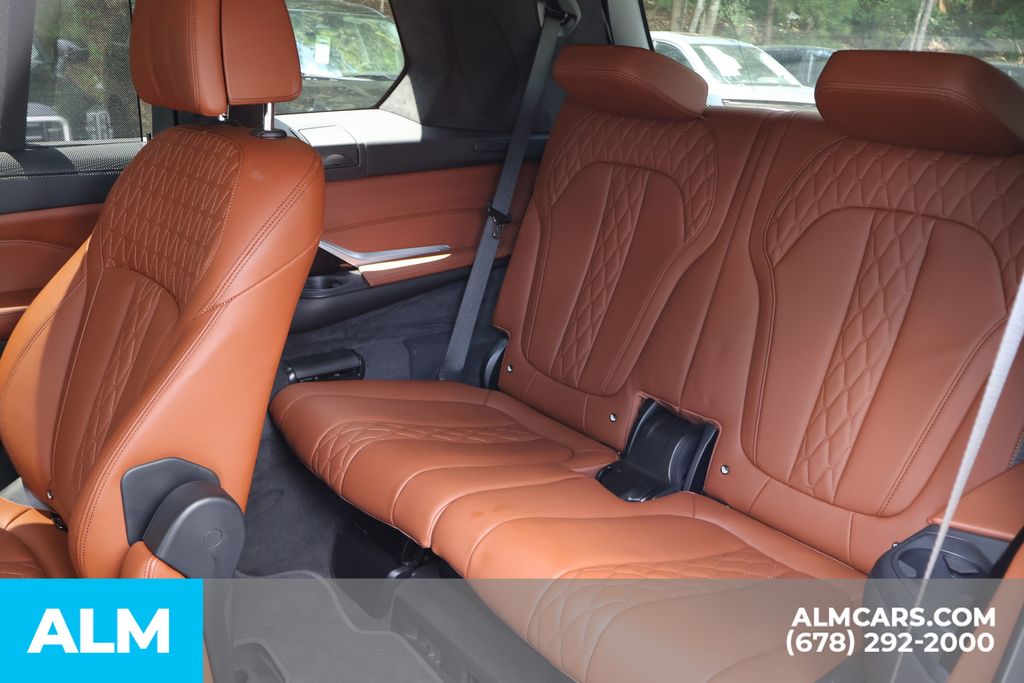 Used 2023 White BMW M60i image 23