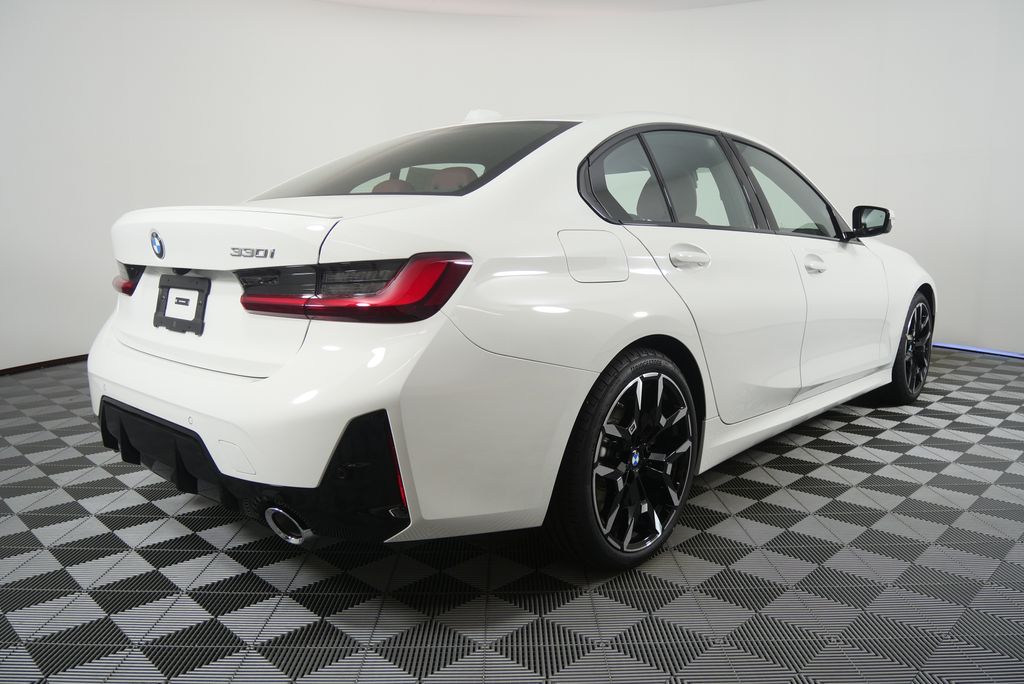 Thumbnail: 2026 BMW 3 Series - 3
