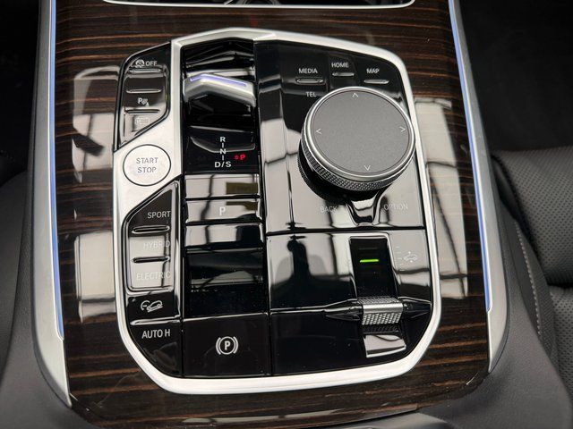 Used 2025 Black BMW xDrive50e image 21