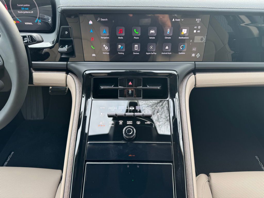 2025 Porsche Panamera  19