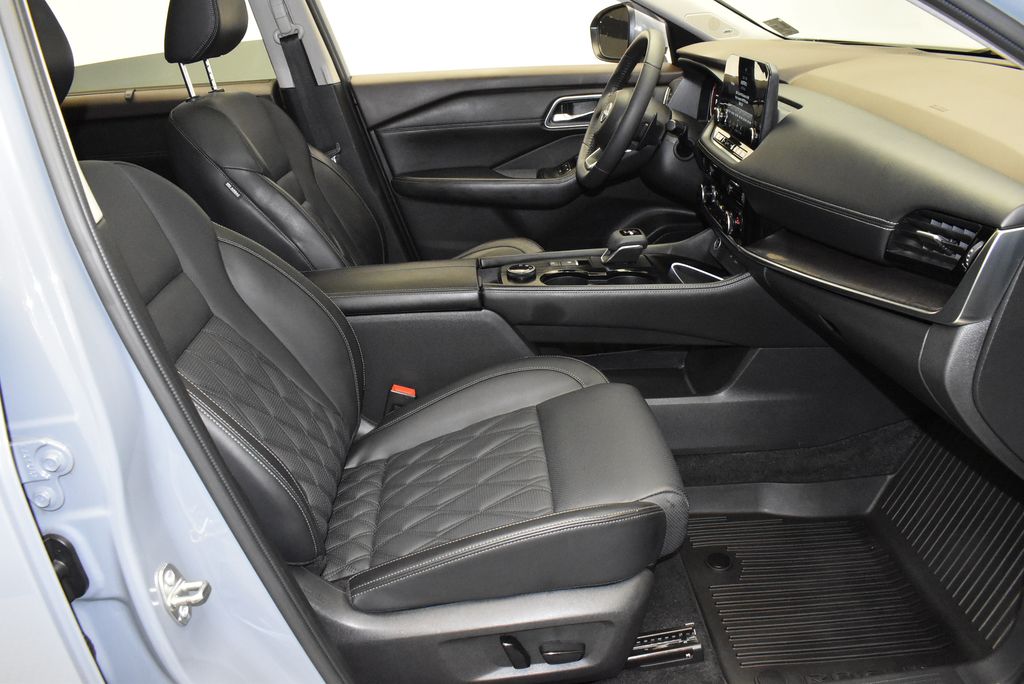 2023 Nissan Rogue Platinum 24