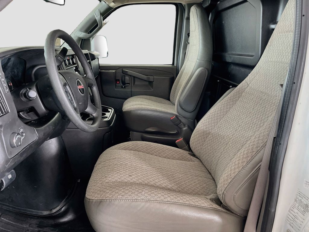 Used 2025 White GMC Work Van image 21