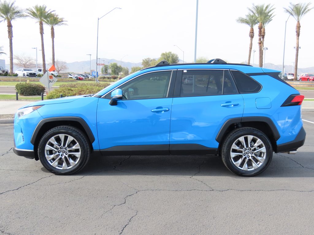 2019 Toyota RAV4 XLE Premium 8