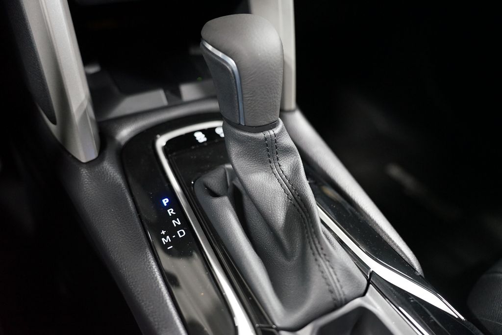 2025 Toyota Corolla Cross XLE 21