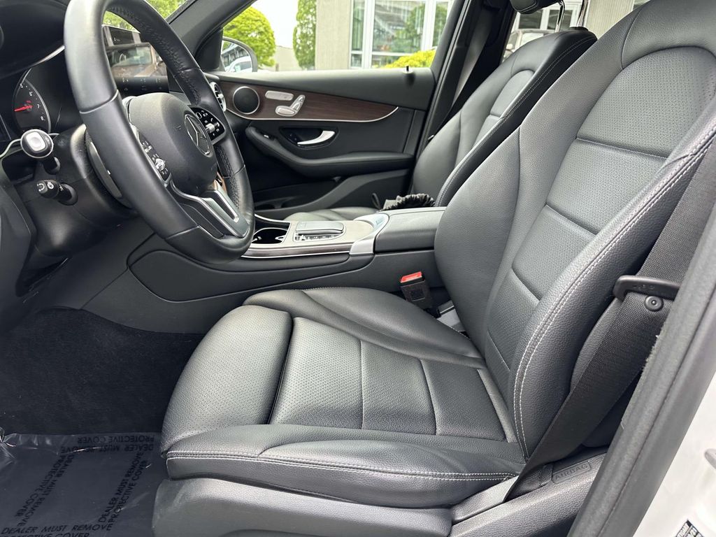 2022 Mercedes-Benz GLC 300 25