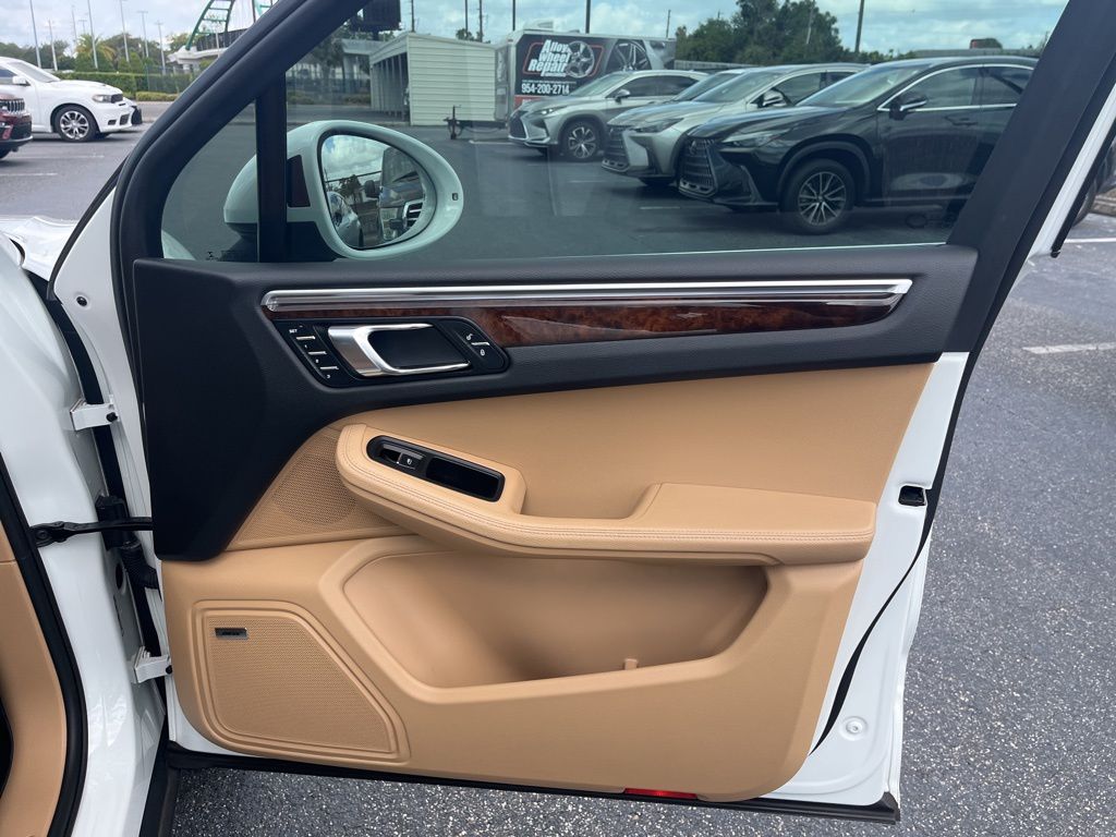 Thumbnail: 2017 Porsche Macan - 12