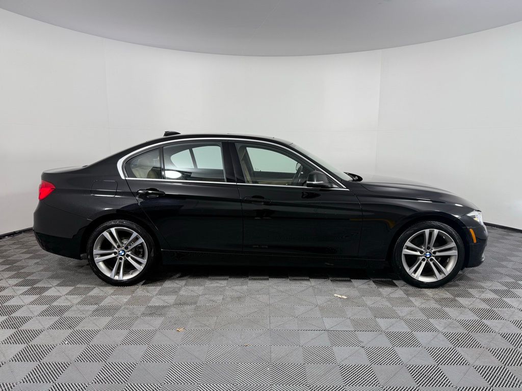 Thumbnail: 2018 BMW 3 Series - 4