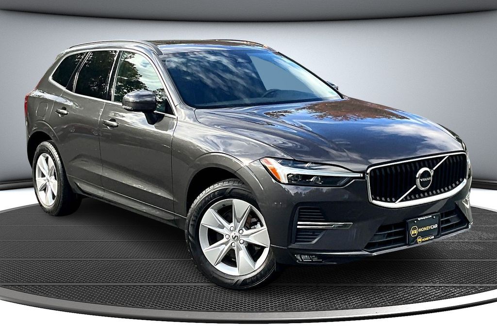 2022 Volvo XC60 B5 Momentum AWD
