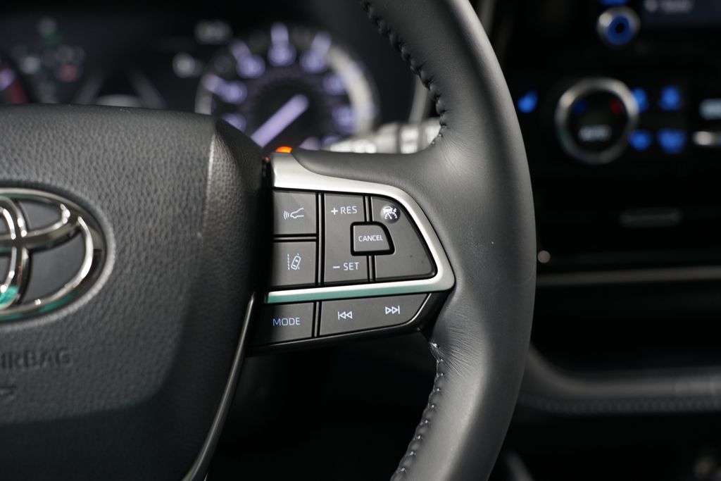 2022 Toyota Highlander XLE 13