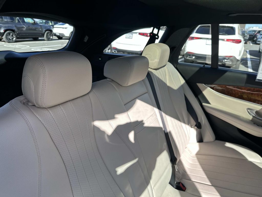 Thumbnail: 2019 Mercedes-Benz E-Class - 27