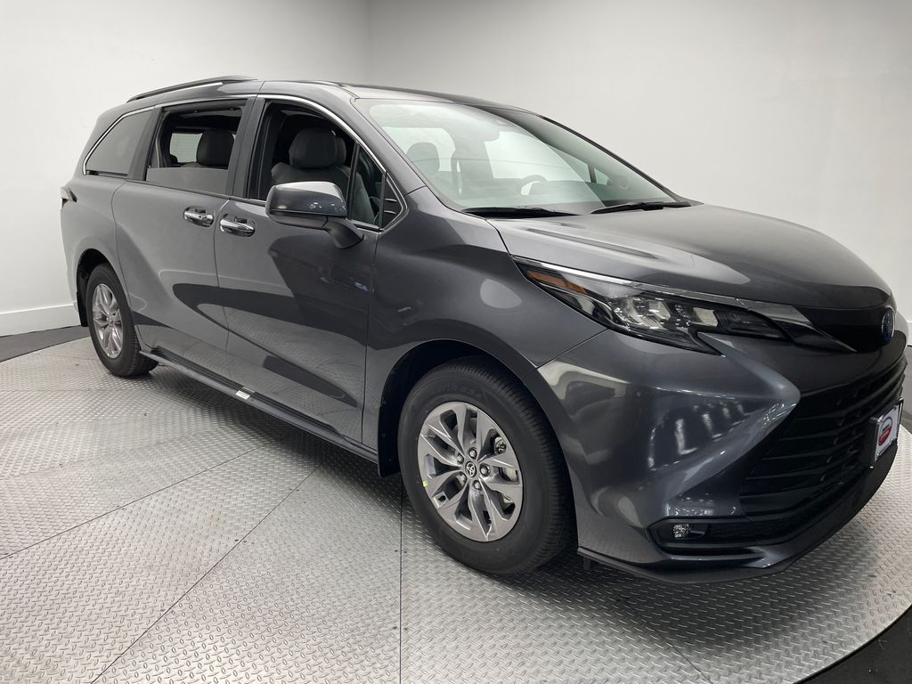 Thumbnail: 2025 Toyota Sienna - 3