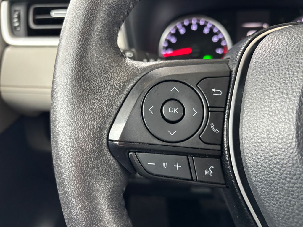 Thumbnail: 2021 Toyota RAV4 - 11