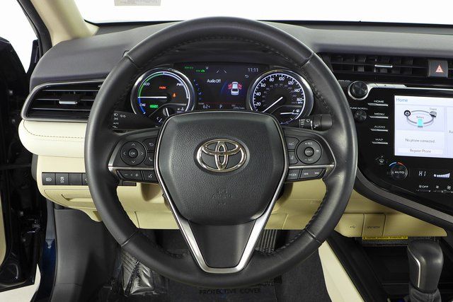 2020 Toyota Camry Hybrid XLE 26