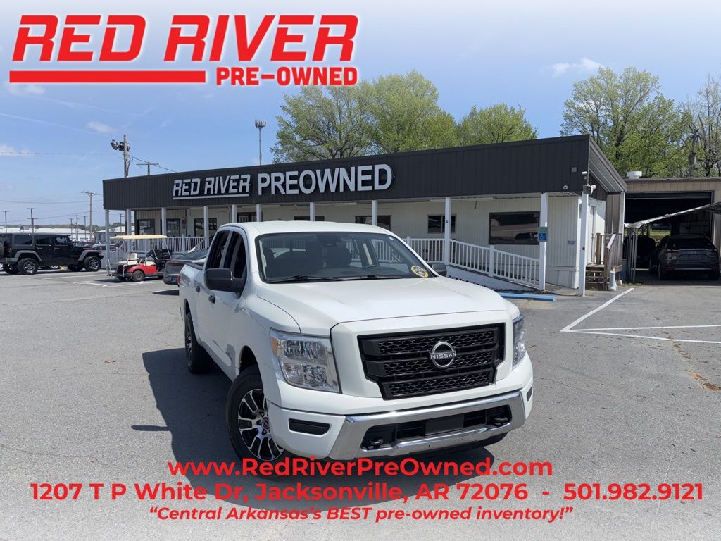 Glacier White 2023 Nissan Titan SV Crew Cab 4WD Pickup Truck Four-Wheel Drive 9-Speed Automatic