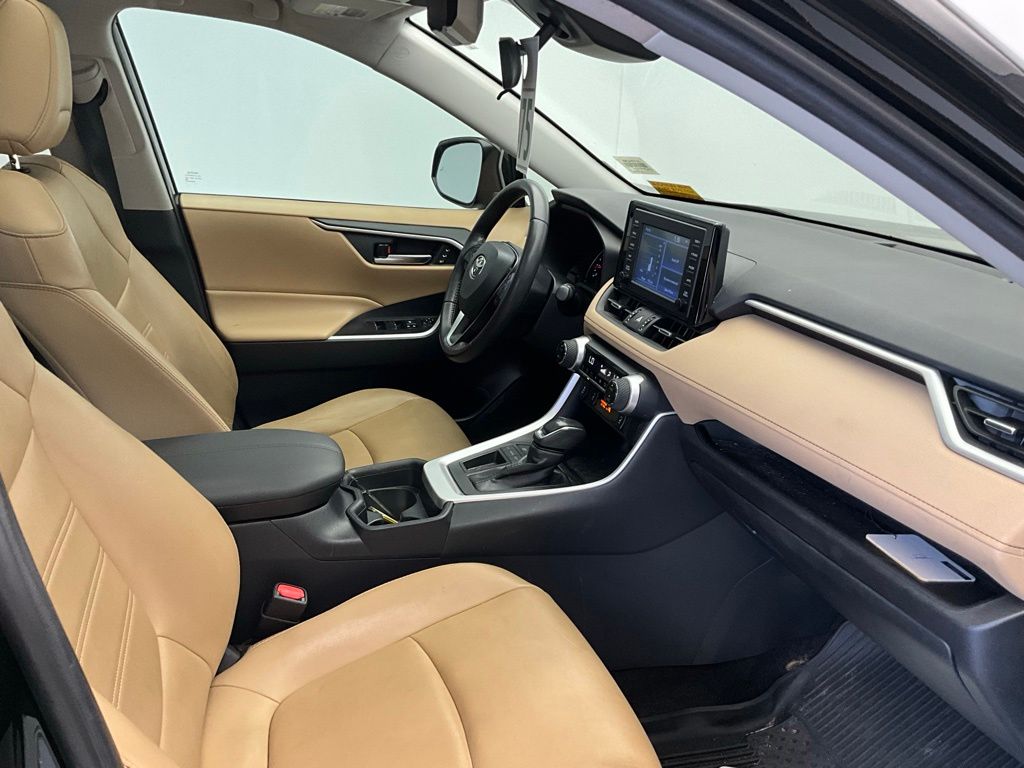 Thumbnail: 2019 Toyota RAV4 - 6