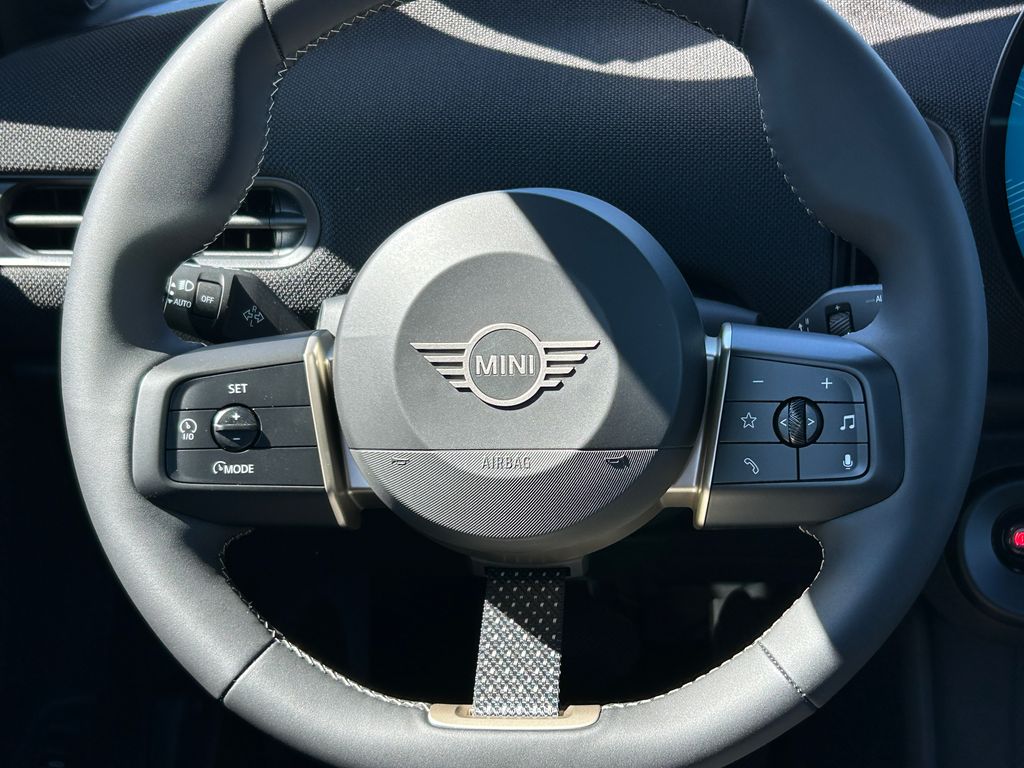 Thumbnail: 2025 MINI Cooper Hardtop - 18