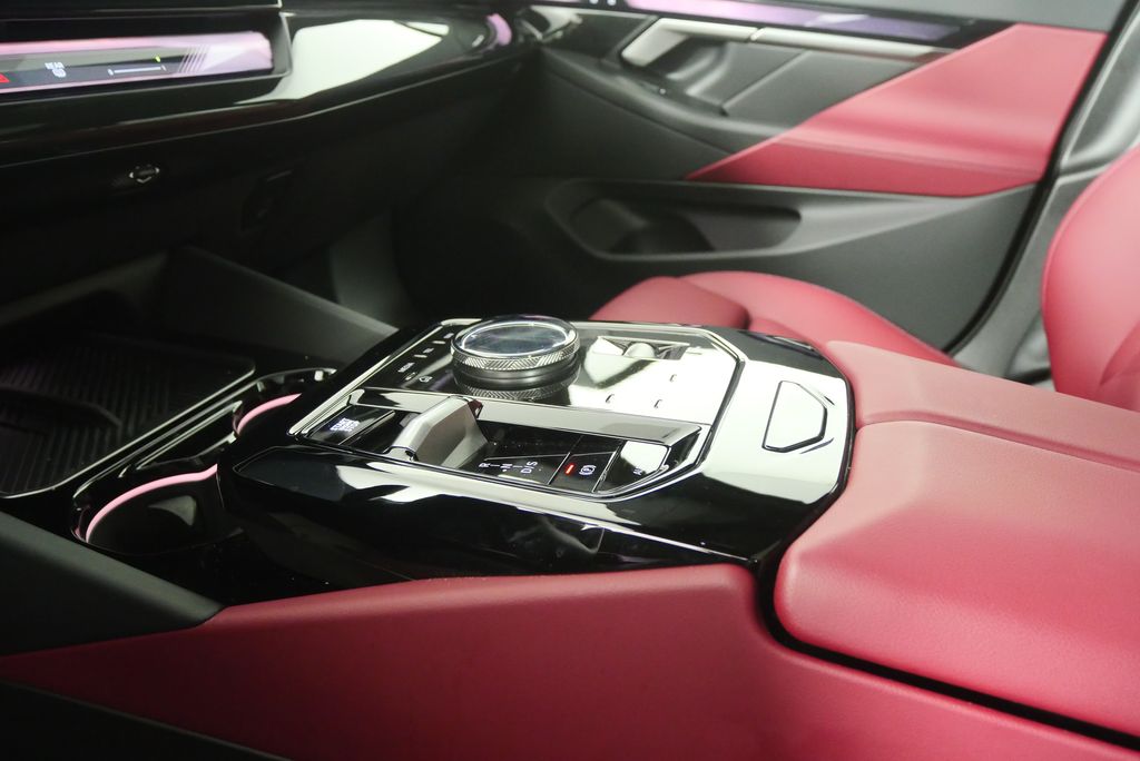 Thumbnail: 2025 BMW 5 Series - 25