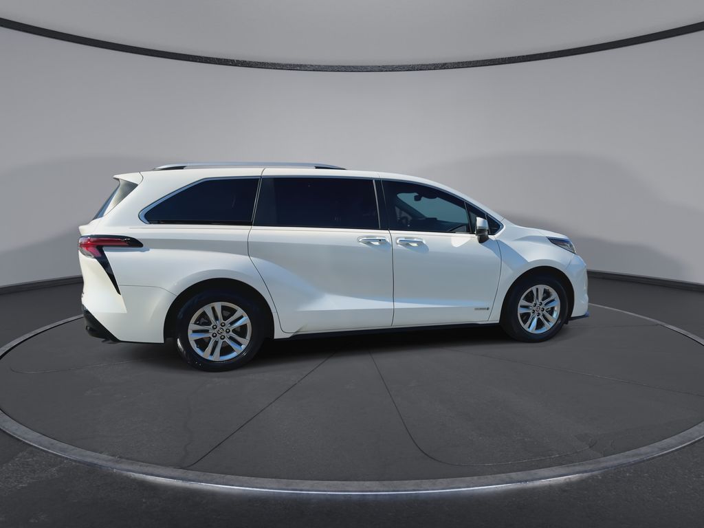 Thumbnail: 2021 Toyota Sienna - 9