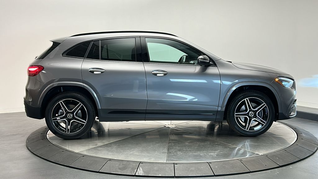 2025 Mercedes-Benz GLA 250 4MATIC 8