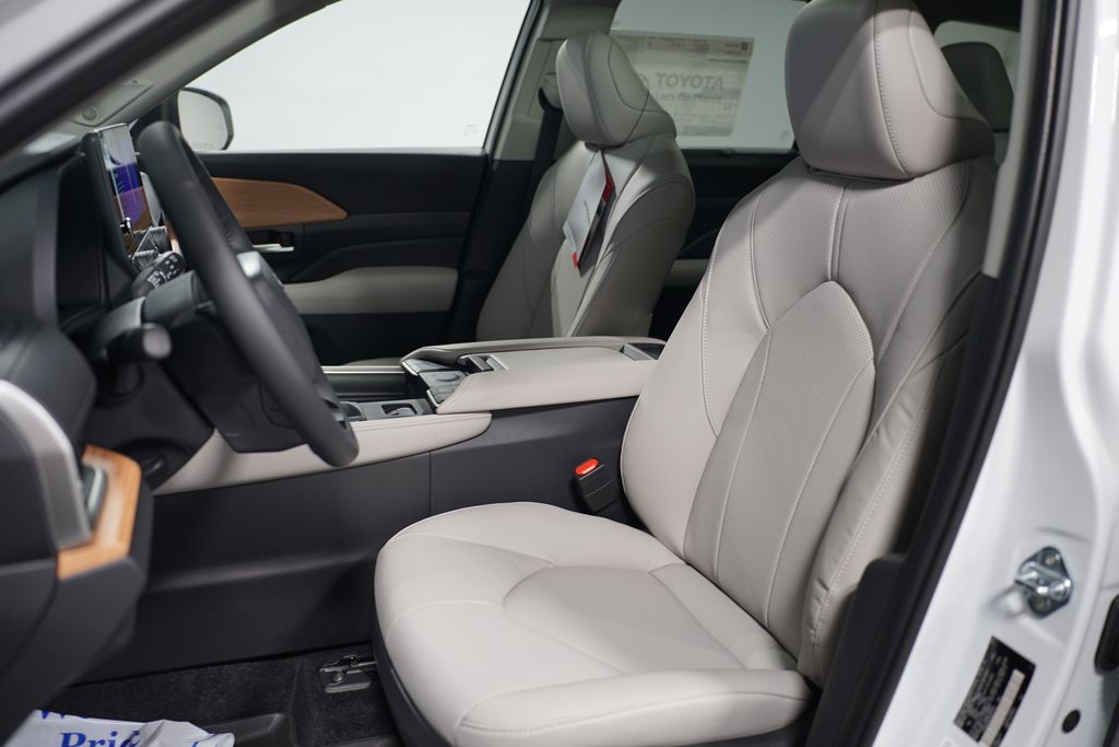 2025 Toyota Grand Highlander Limited 28