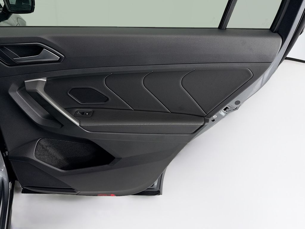 Thumbnail: 2024 Volkswagen Tiguan - 25