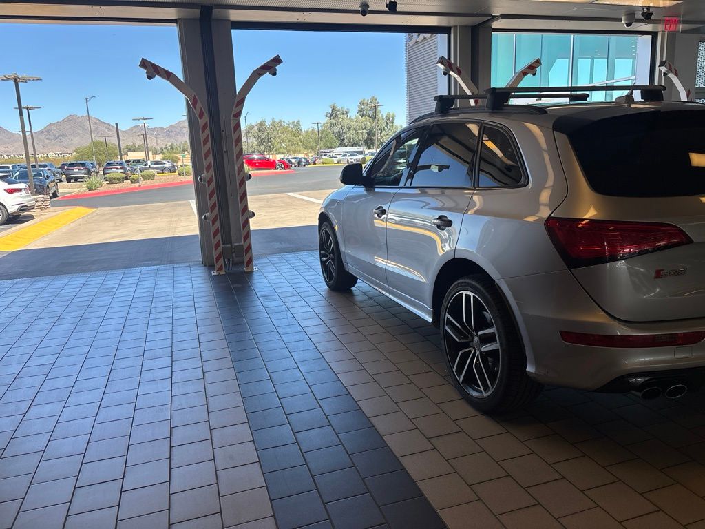 Thumbnail: 2017 Audi SQ5 - 5