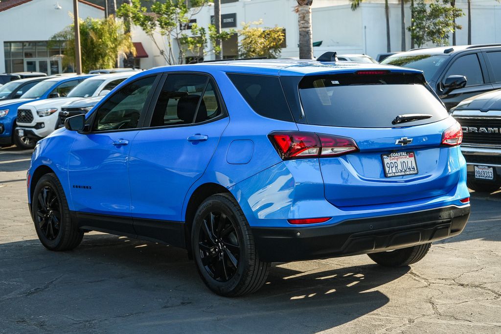 View vehicle photo 4