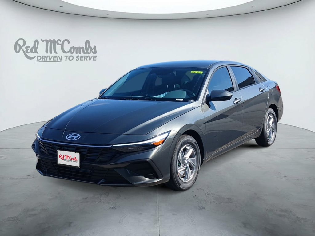 Gray 2026 Hyundai Elantra Sedan Front-Wheel Drive Continuously Variable Transmission