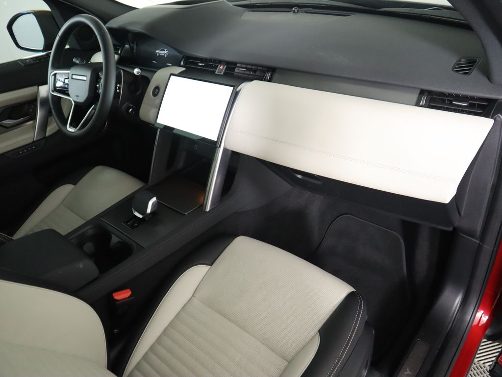 Thumbnail: 2024 Land Rover Discovery Sport - 16