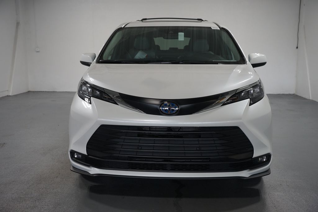 Thumbnail: 2025 Toyota Sienna - 2