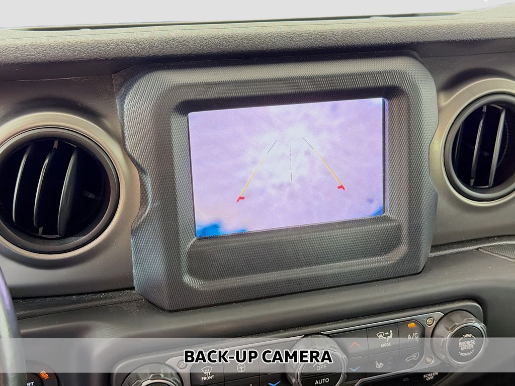 Used 2019 White Jeep Unlimited Sport S image 3