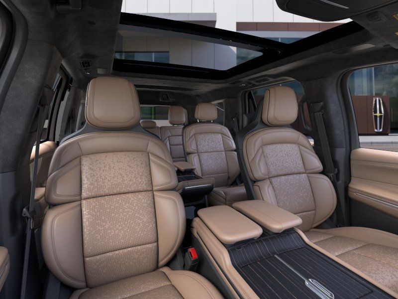 Thumbnail: 2026 Lincoln Navigator - 10