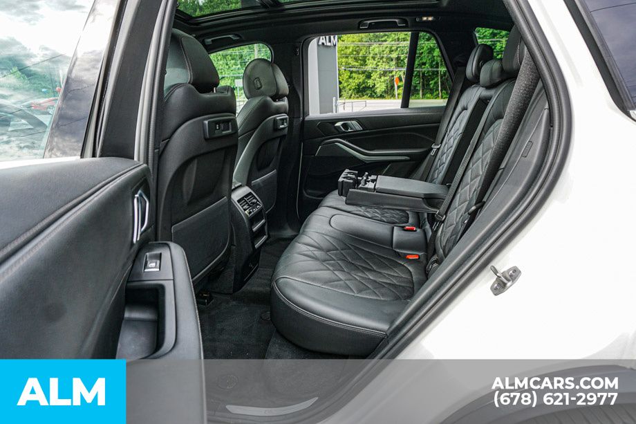 Used 2023 White BMW sDrive40i image 21