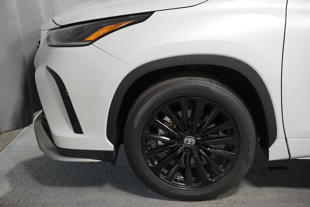 Thumbnail: 2023 Toyota Highlander - 5