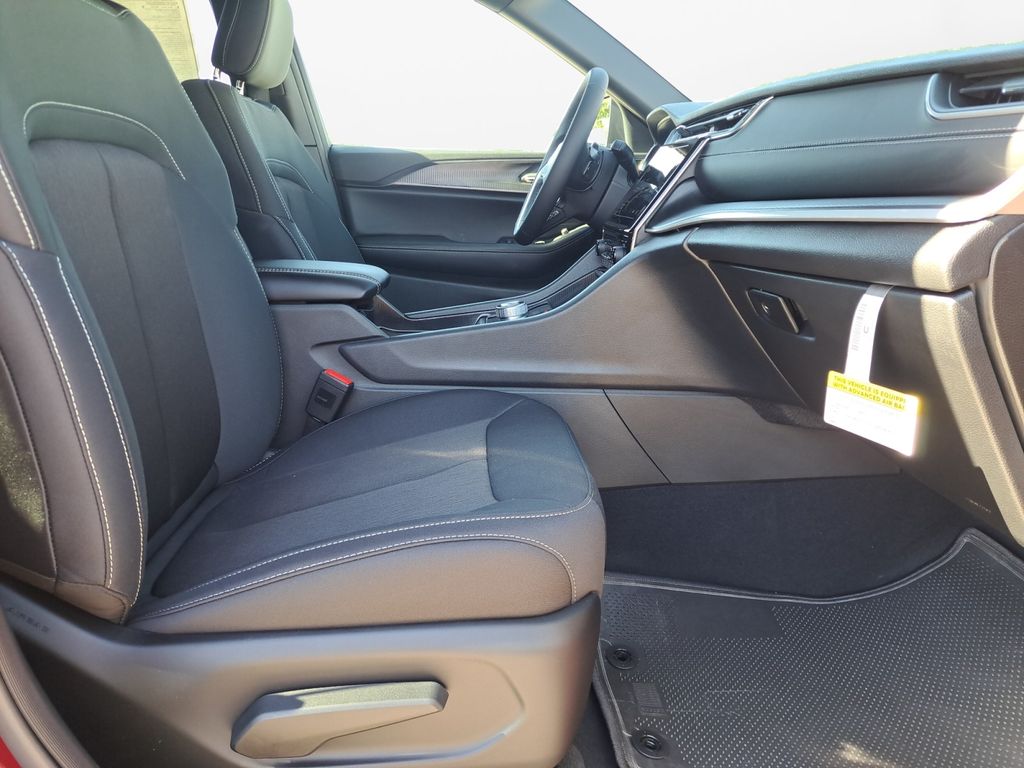 New Car 2025 Jeep Grand Cherokee  Laredo X For Sale Under $35,000 In Austin, Texas