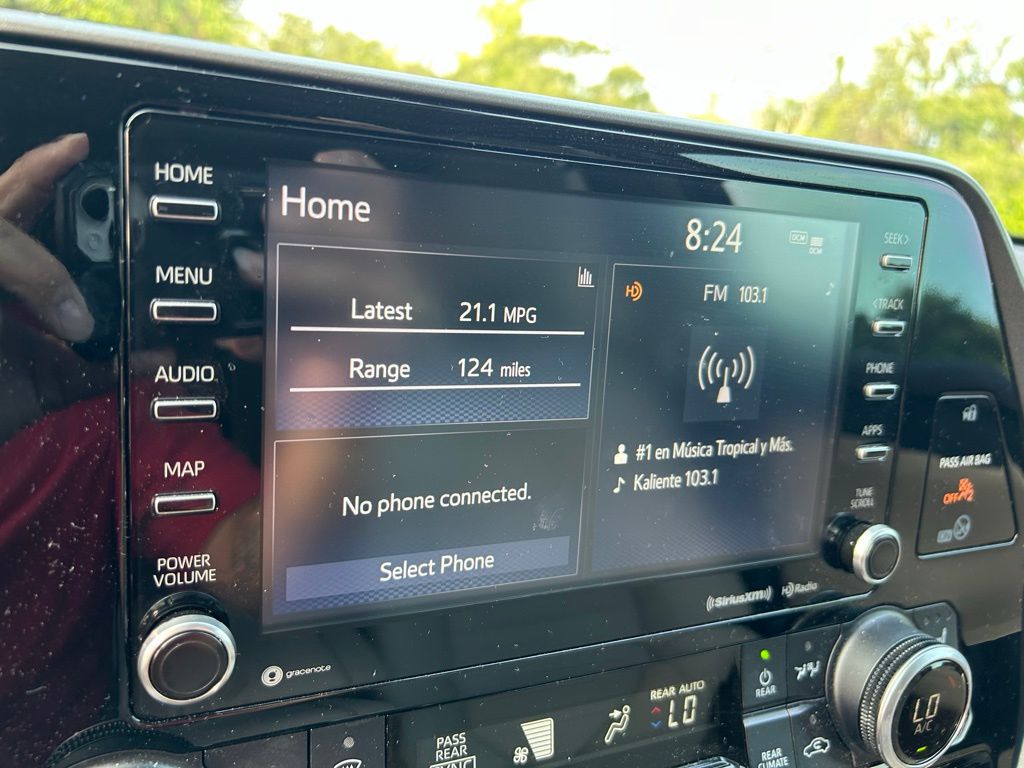 2022 Toyota Highlander XLE 24