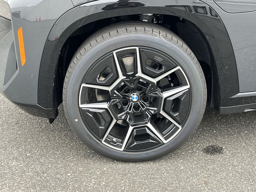 Thumbnail: 2026 BMW XM - 10