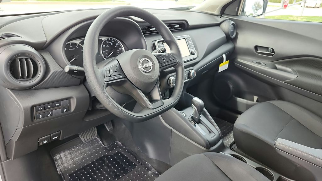2025 Nissan Kicks Play