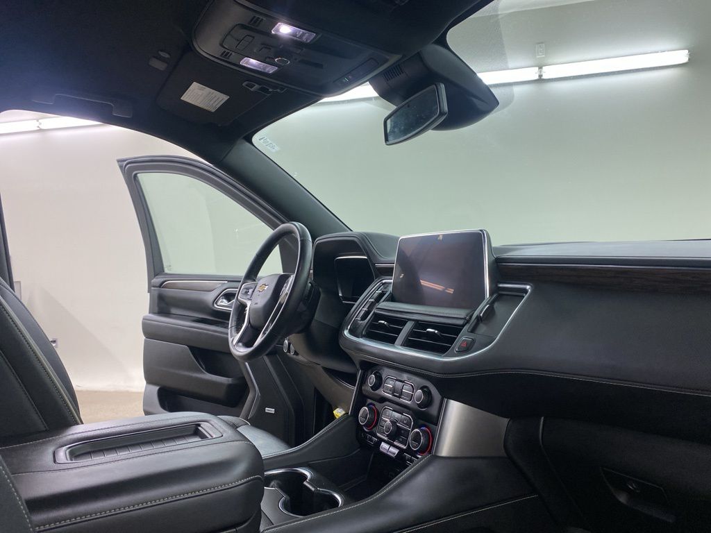 2023 Chevrolet Suburban Premier photo