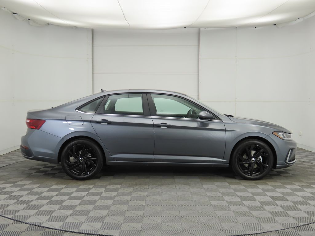 Thumbnail: 2026 Volkswagen Jetta - 4