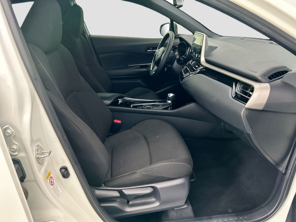 Thumbnail: 2019 Toyota C-HR - 18