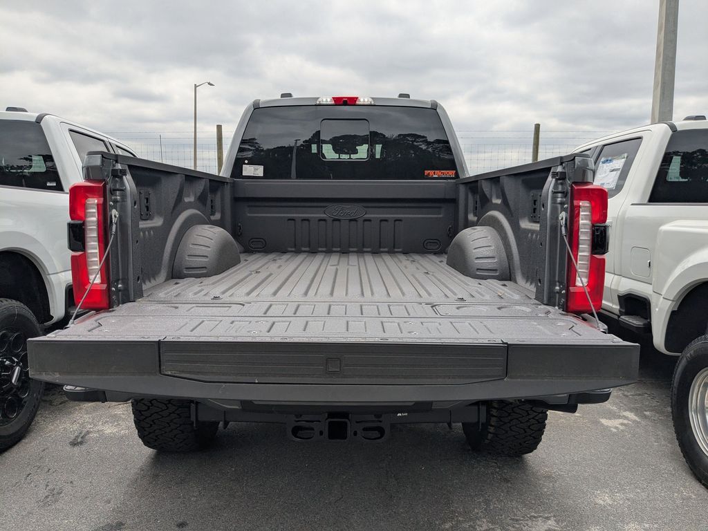 2026 Ford F-250 Super Duty Black Widow