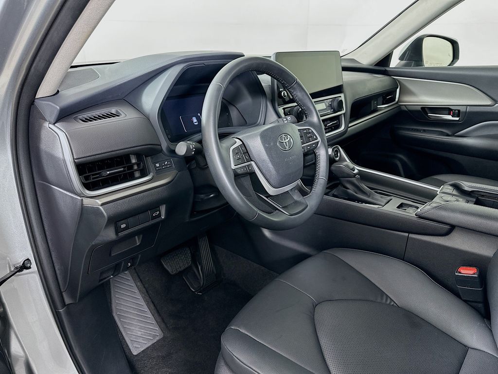 Thumbnail: 2025 Toyota Grand Highlander - 9